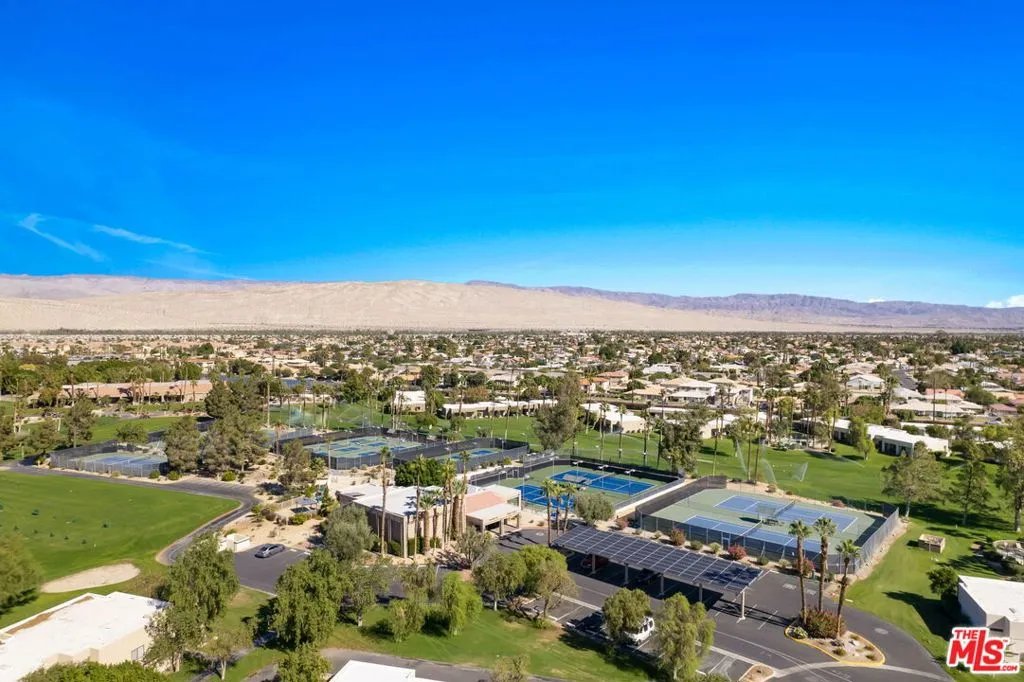 Cathedral City, California 92234, United States, 3 Bedrooms Bedrooms, ,4 BathroomsBathrooms,Residential,Pending,184047