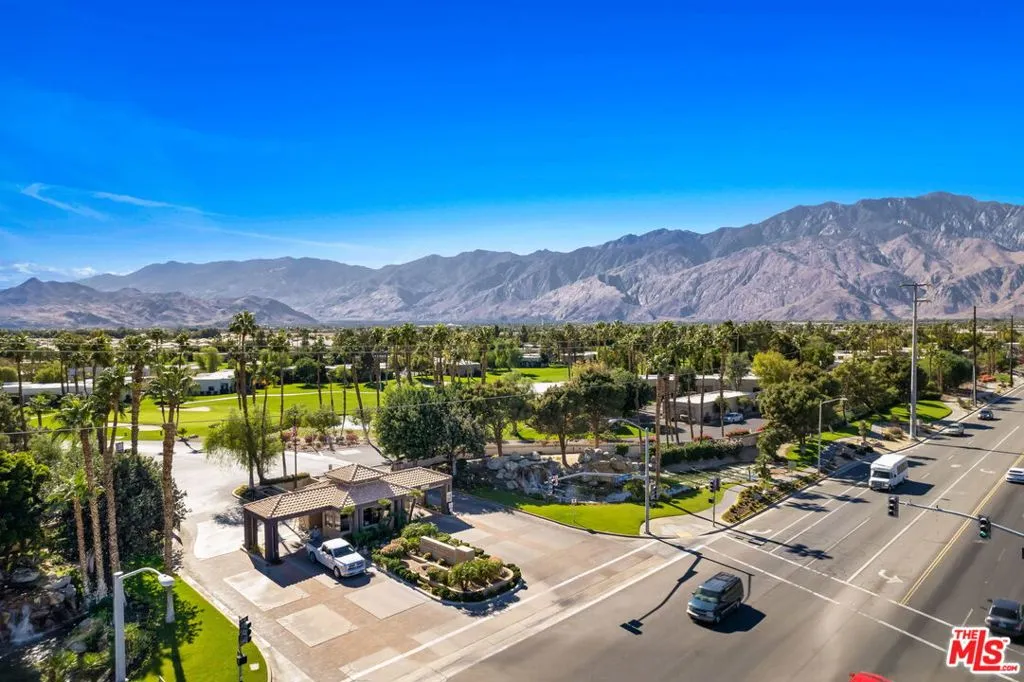 Cathedral City, California 92234, United States, 3 Bedrooms Bedrooms, ,4 BathroomsBathrooms,Residential,Pending,184047