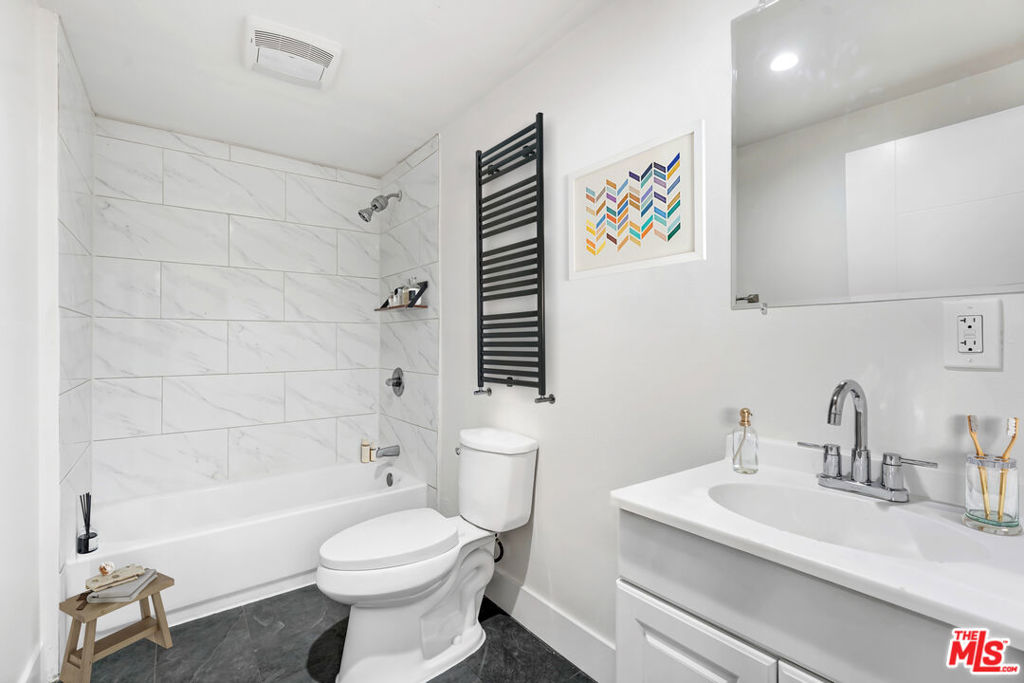 10028 San Fernando Road 34