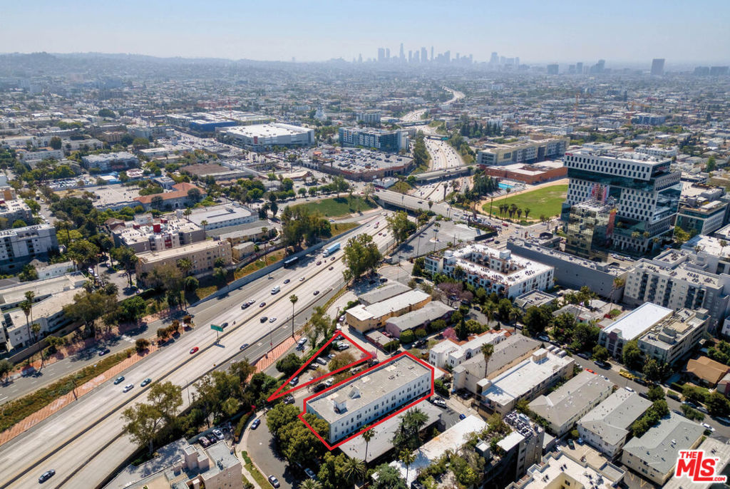 Properties 4 5826 Carlton Way