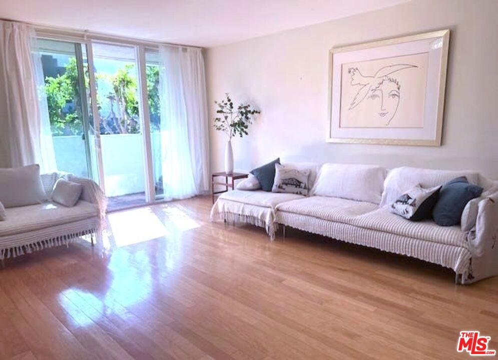 Properties 2 11645 Montana Avenue 102