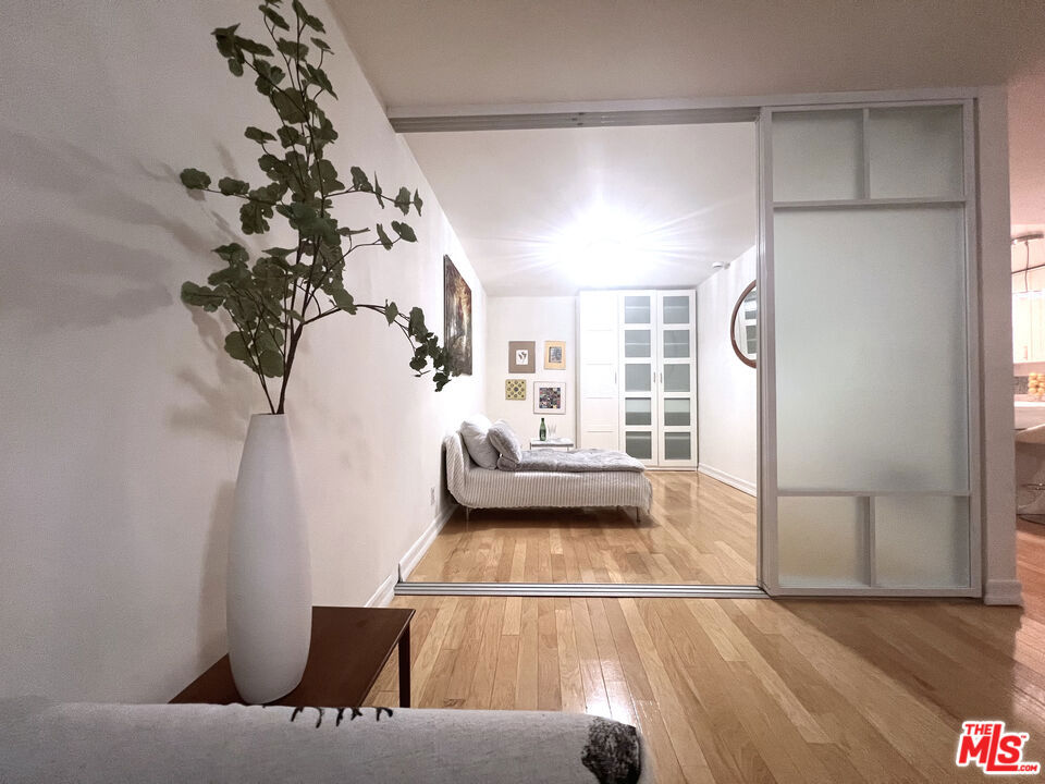 Properties 4 11645 Montana Avenue 102