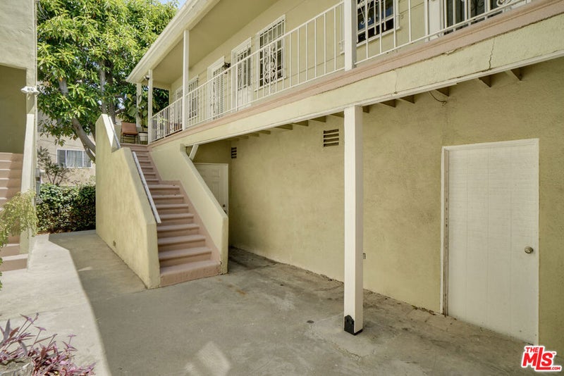 214 N La Peer Drive
