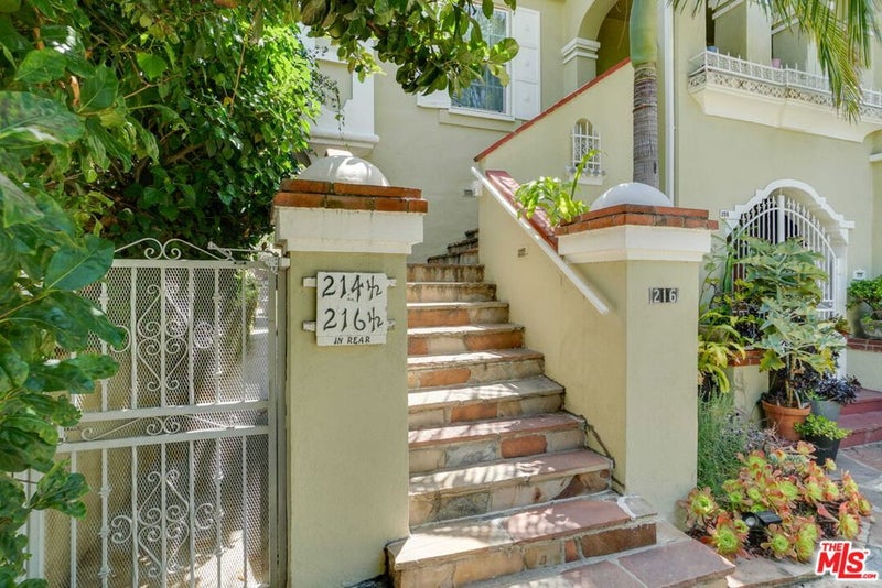 214 N La Peer Drive