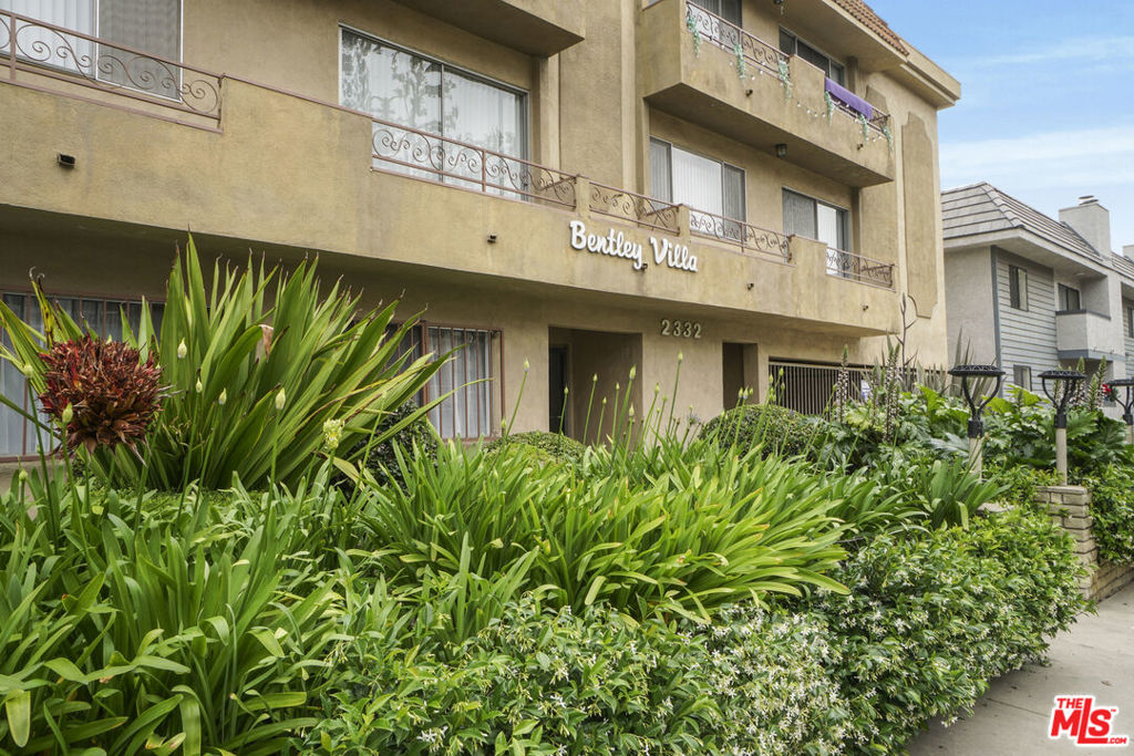 Properties 3 2332 S Bentley Avenue