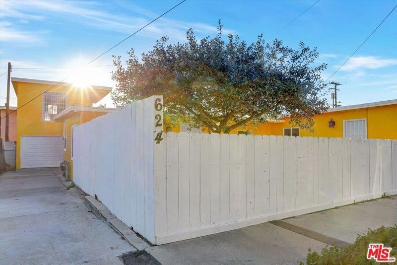 624 W Beach Avenue