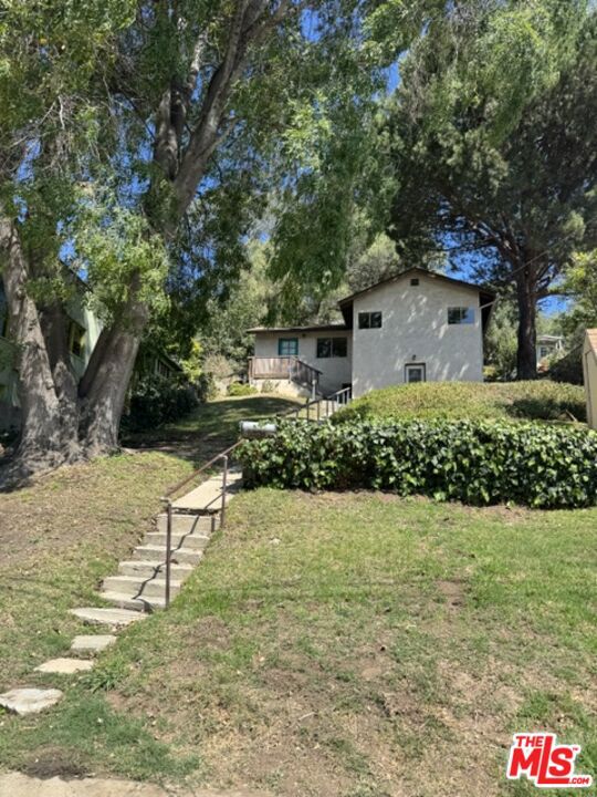 2024 Valentine Street