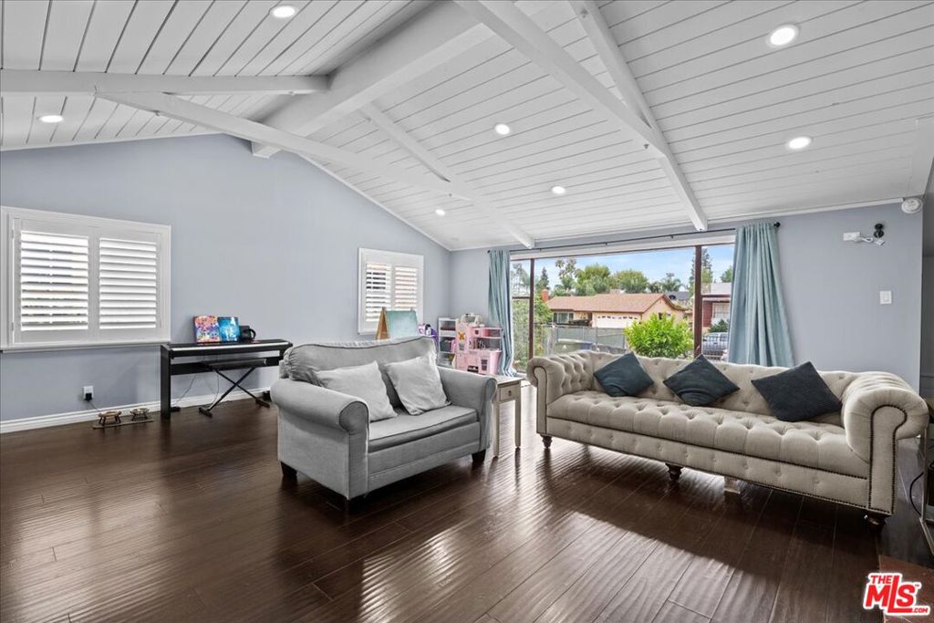 17317 Los Alimos Street