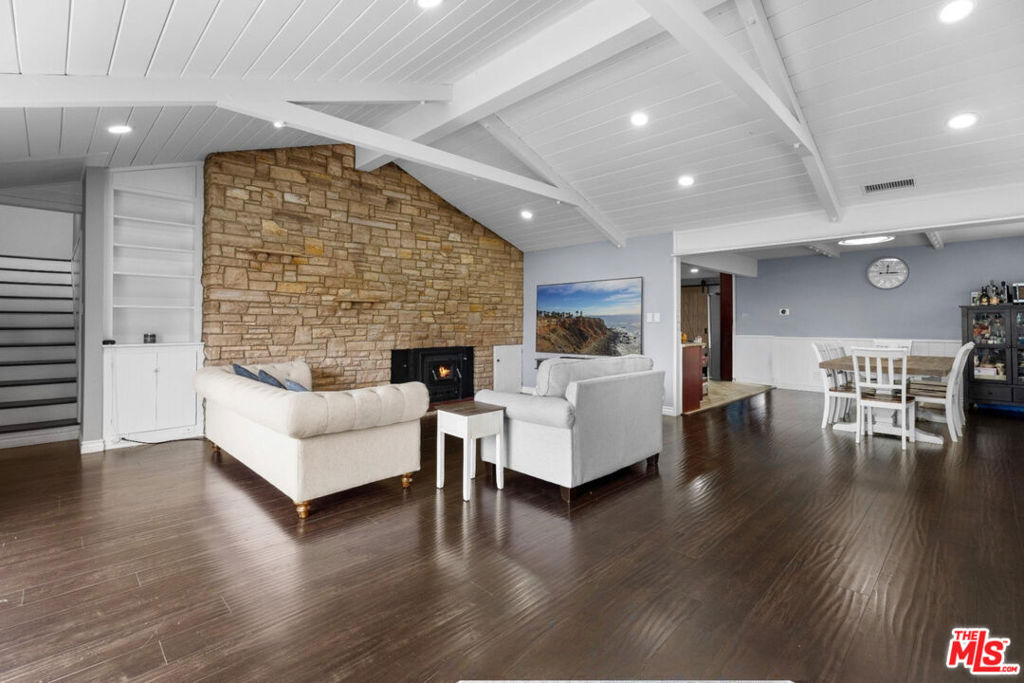 17317 Los Alimos Street