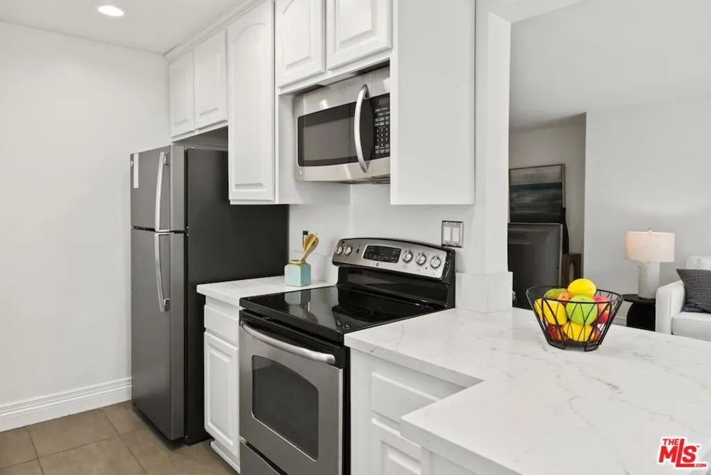 Los Angeles, California 90025, United States, 2 Bedrooms Bedrooms, ,2 BathroomsBathrooms,Residential,Active,115415