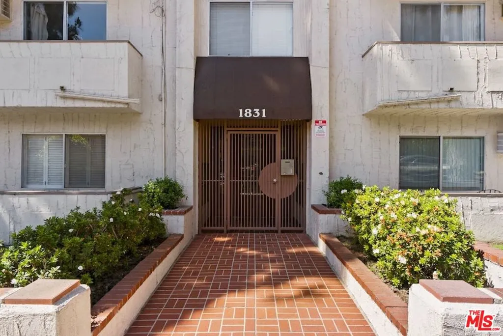 Los Angeles, California 90025, United States, 2 Bedrooms Bedrooms, ,2 BathroomsBathrooms,Residential,Active,115415
