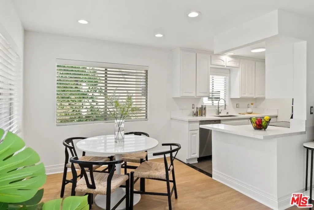 Los Angeles, California 90025, United States, 2 Bedrooms Bedrooms, ,2 BathroomsBathrooms,Residential,Active,115415 Los Angeles, California 90025, United States, 2 Bedrooms Bedrooms, ,2 BathroomsBathrooms,Residential,Active,115415