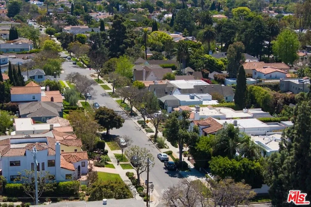 Los Angeles, California 90025, United States, 2 Bedrooms Bedrooms, ,2 BathroomsBathrooms,Residential,Active,115415