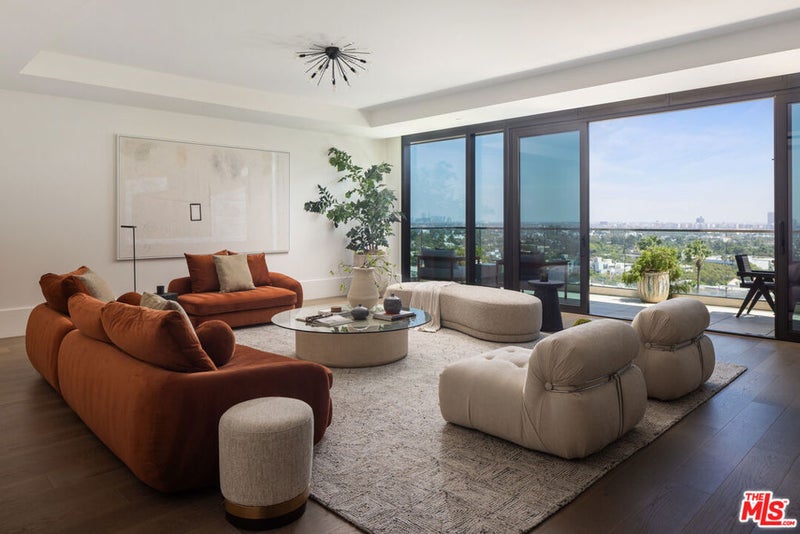 8420 W Sunset Boulevard 702