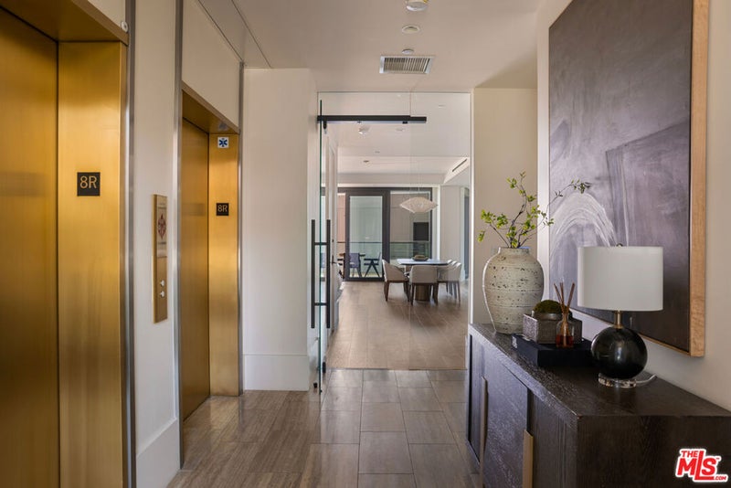8420 W Sunset Boulevard 702