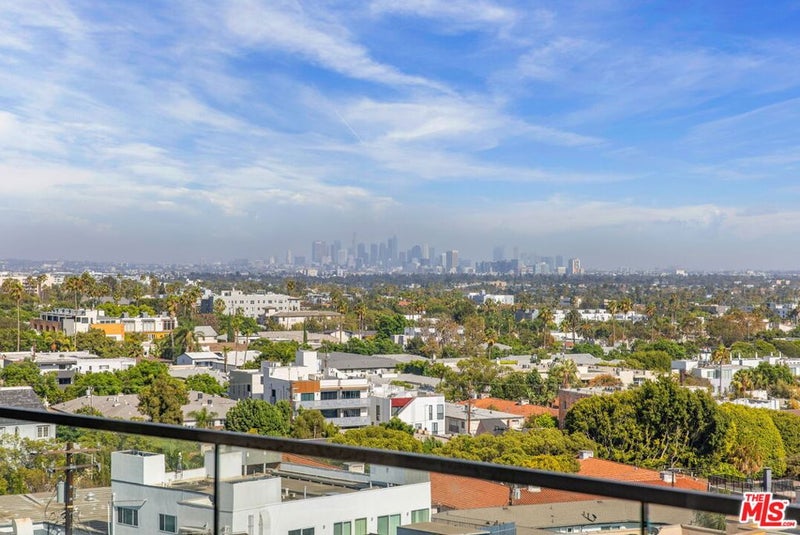 8420 W Sunset Boulevard 702