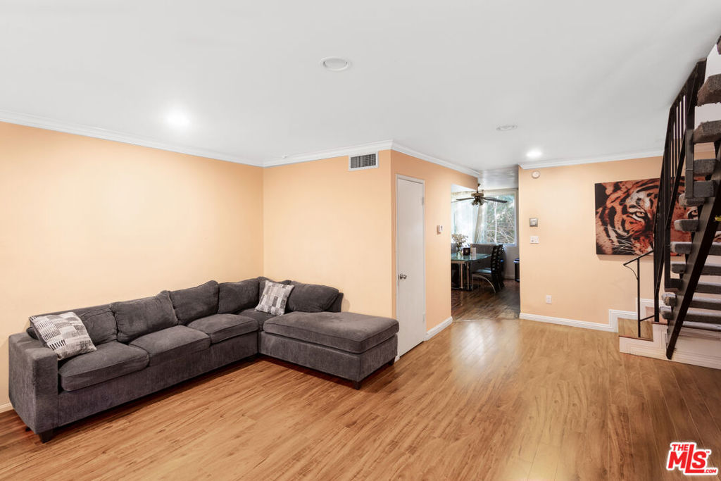 4610 Densmore Avenue 10