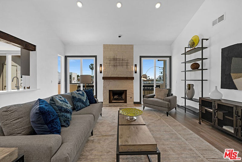723 Westmount Drive 305
