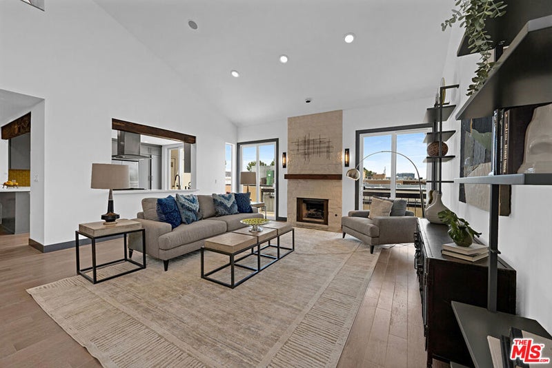 723 Westmount Drive 305