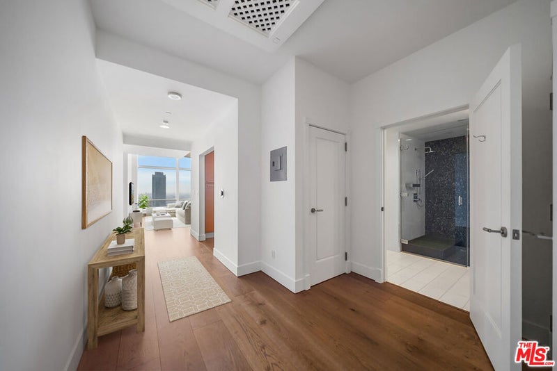900 W Olympic Boulevard 32I