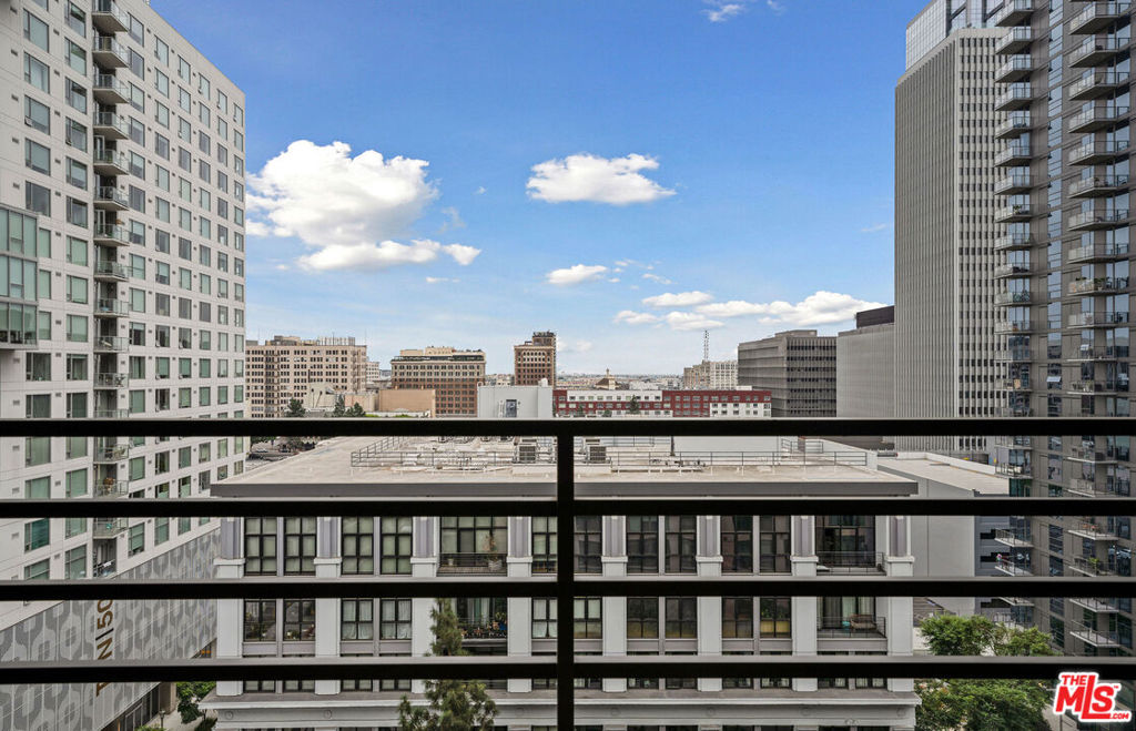 1111 S Grand Avenue 1111