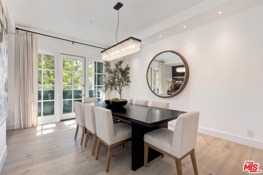 11500 San Vicente Boulevard 221