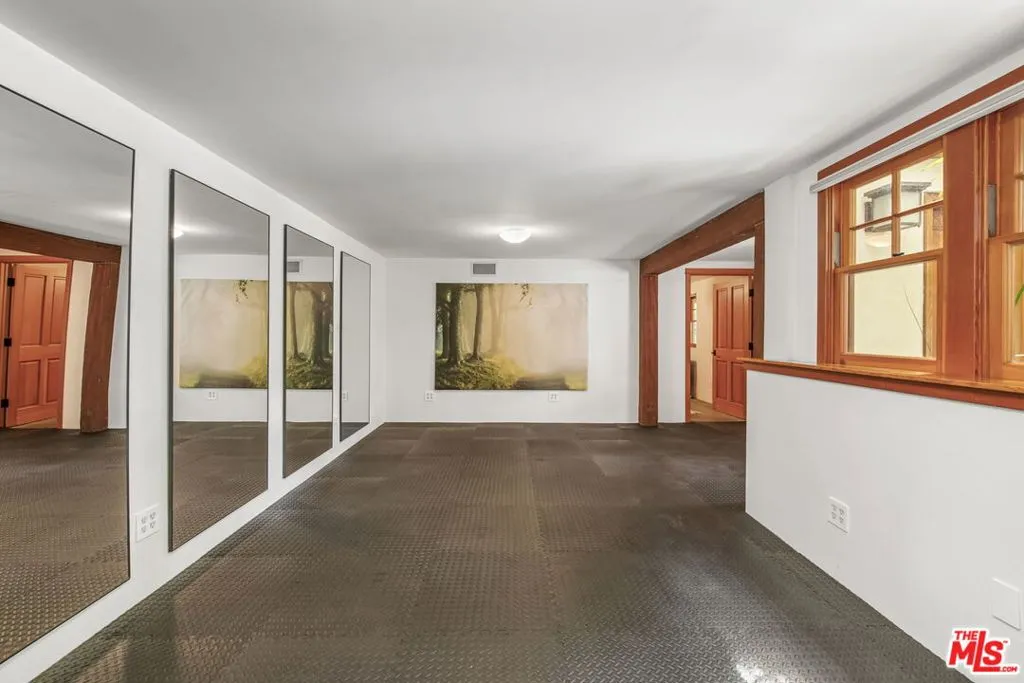 Santa Monica, California 90402, United States, 4 Bedrooms Bedrooms, ,4 BathroomsBathrooms,Residential,Active,244123