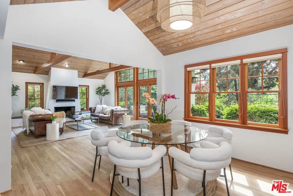 Santa Monica, California 90402, United States, 4 Bedrooms Bedrooms, ,4 BathroomsBathrooms,Residential,Active,244123