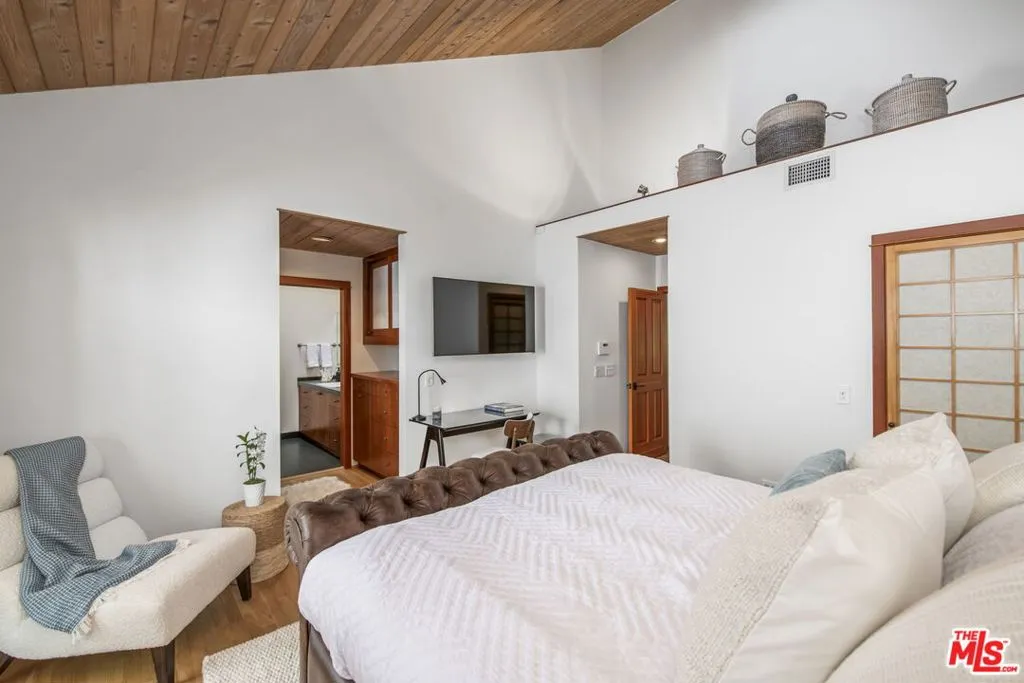 Santa Monica, California 90402, United States, 4 Bedrooms Bedrooms, ,4 BathroomsBathrooms,Residential,Active,244123