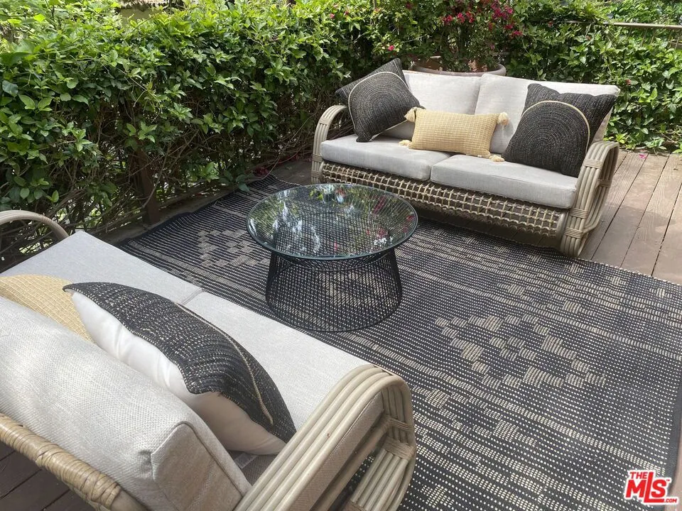 Santa Monica, California 90402, United States, 4 Bedrooms Bedrooms, ,4 BathroomsBathrooms,Residential,Active,244123