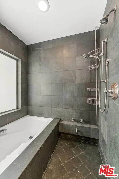 Santa Monica, California 90402, United States, 4 Bedrooms Bedrooms, ,4 BathroomsBathrooms,Residential,Active,244123