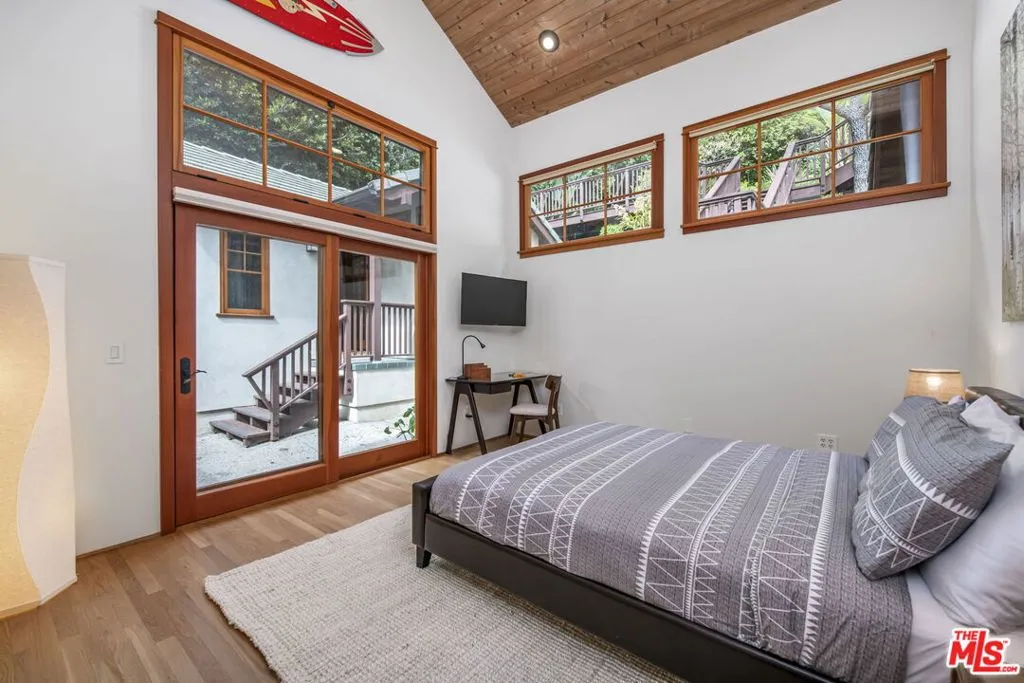 Santa Monica, California 90402, United States, 4 Bedrooms Bedrooms, ,4 BathroomsBathrooms,Residential,Active,244123