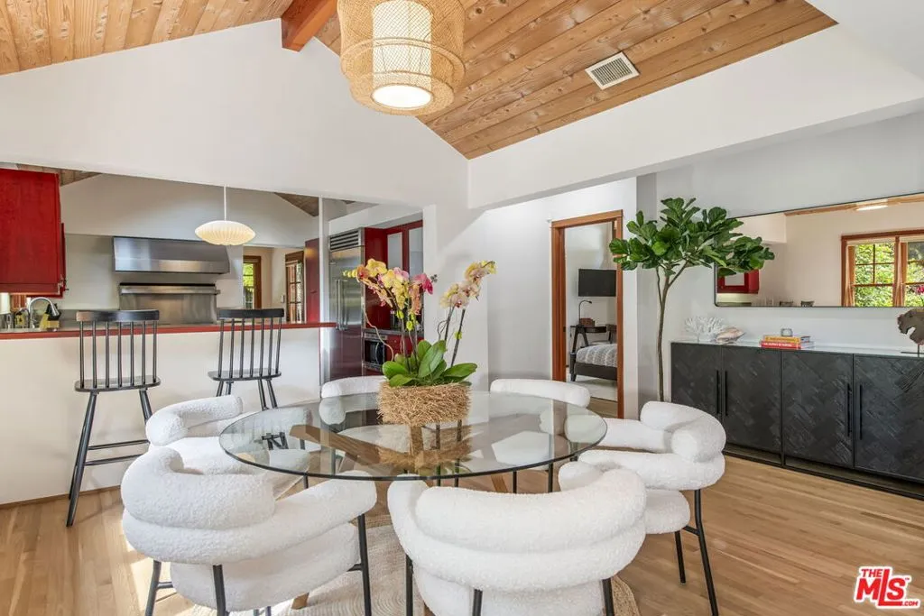 Santa Monica, California 90402, United States, 4 Bedrooms Bedrooms, ,4 BathroomsBathrooms,Residential,Active,244123