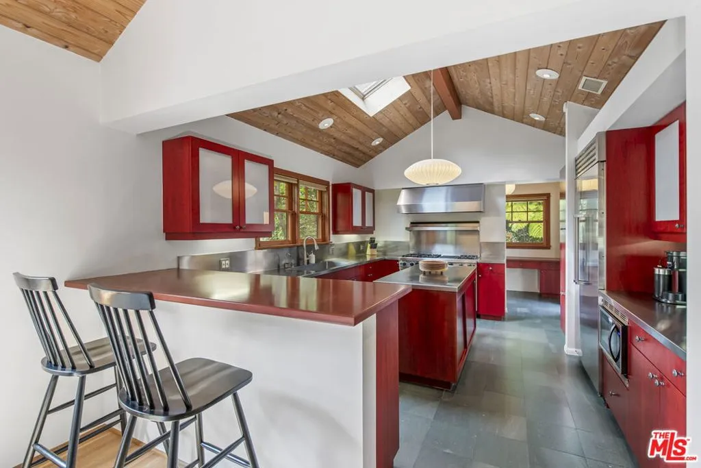 Santa Monica, California 90402, United States, 4 Bedrooms Bedrooms, ,4 BathroomsBathrooms,Residential,Active,244123