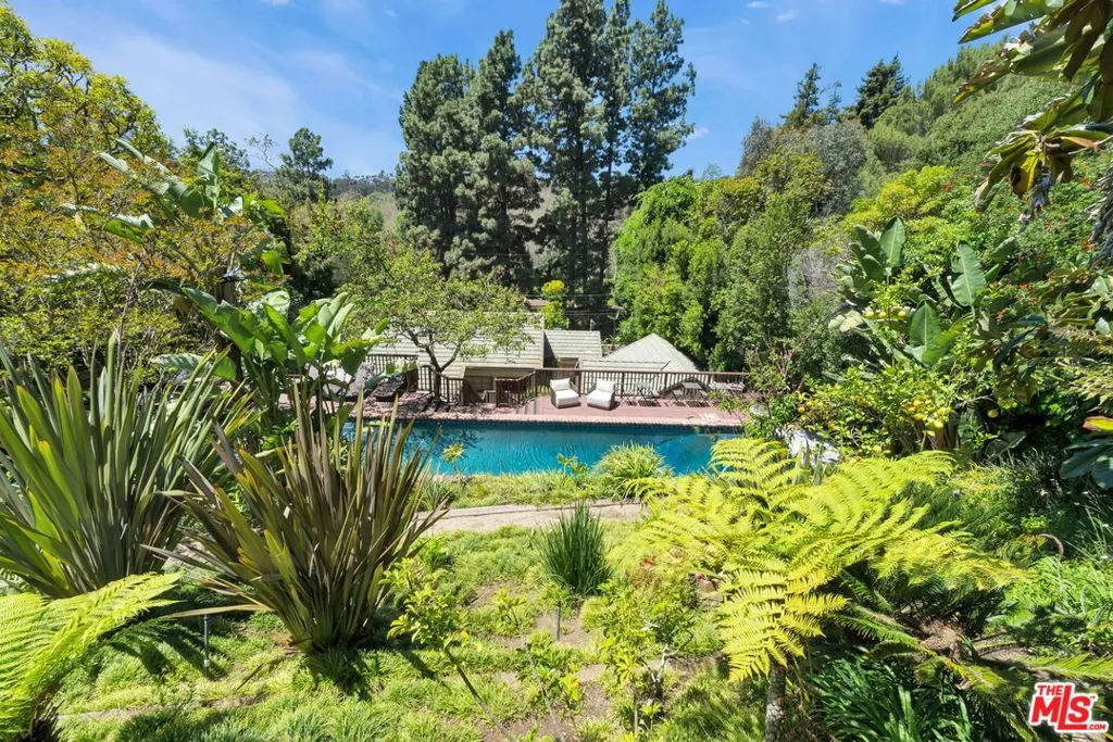 Santa Monica, California 90402, United States, 4 Bedrooms Bedrooms, ,4 BathroomsBathrooms,Residential,Active,244123