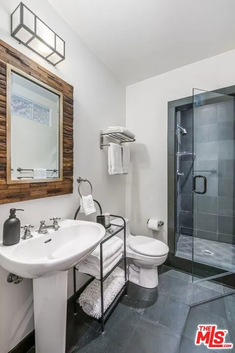 Santa Monica, California 90402, United States, 4 Bedrooms Bedrooms, ,4 BathroomsBathrooms,Residential,Active,244123