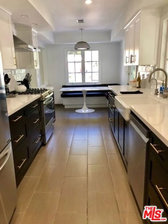 3443 Mandeville Canyon Road