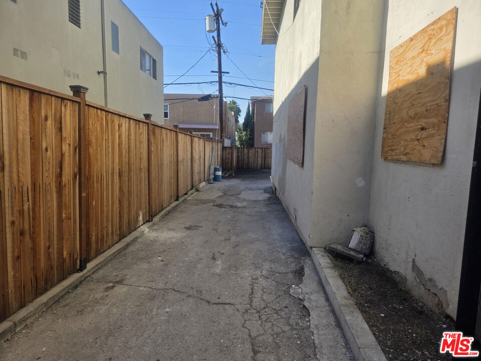 427 S Gramercy Place