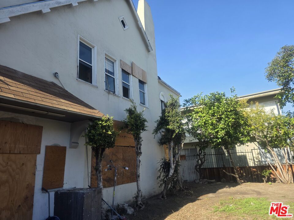 427 S Gramercy Place