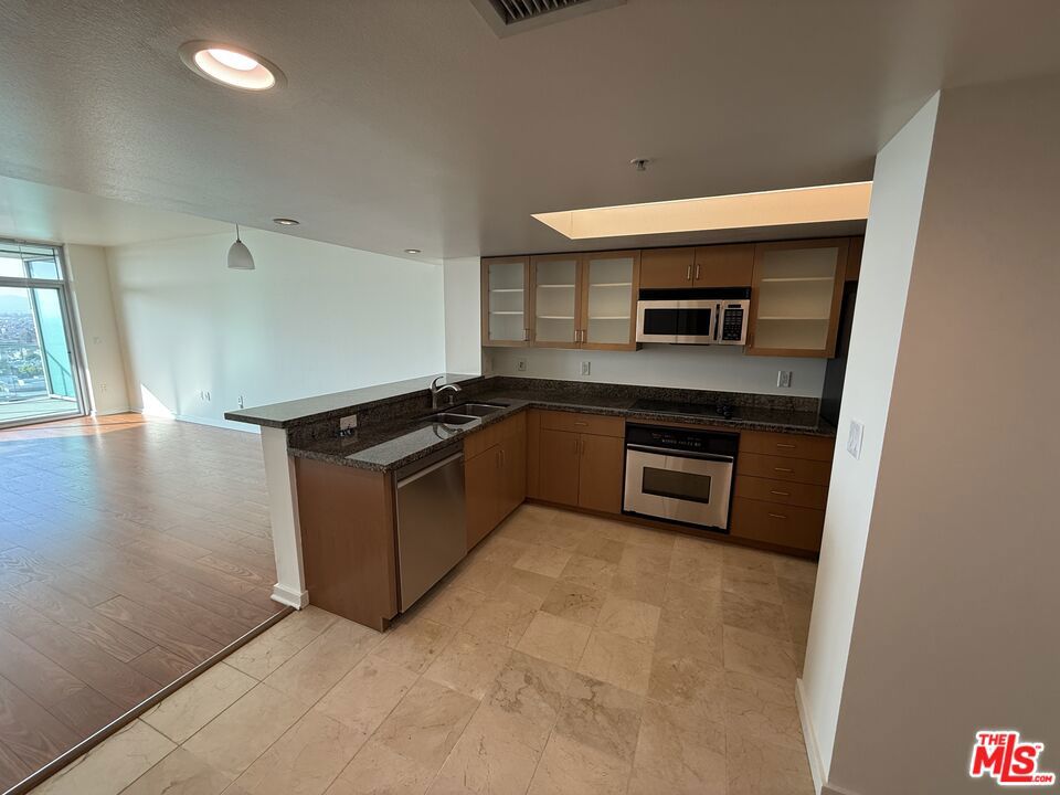 13700 Marina Pointe Drive 1219