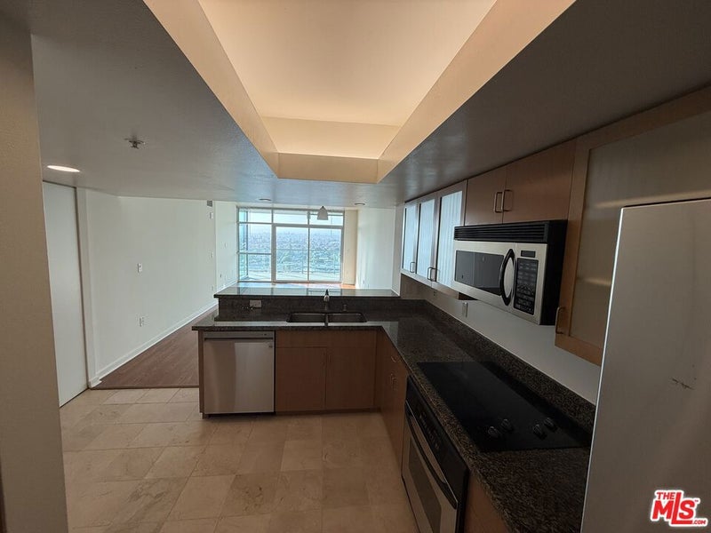13700 Marina Pointe Drive 1219
