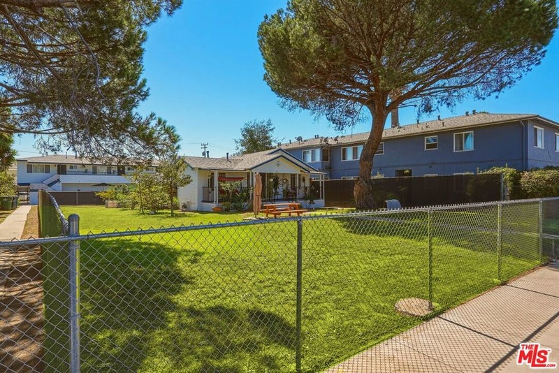 831 Centinela Avenue