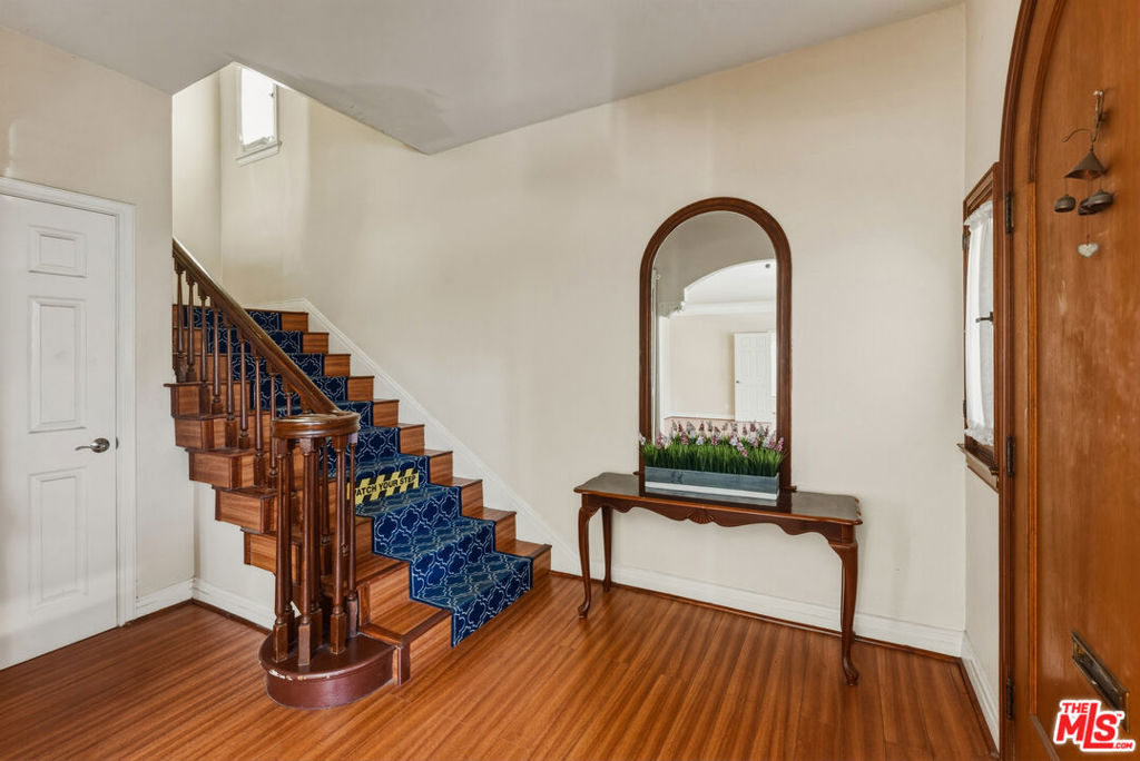 727 Crenshaw Boulevard