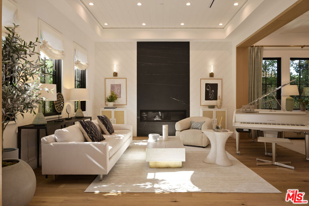 4634 White Oak Avenue