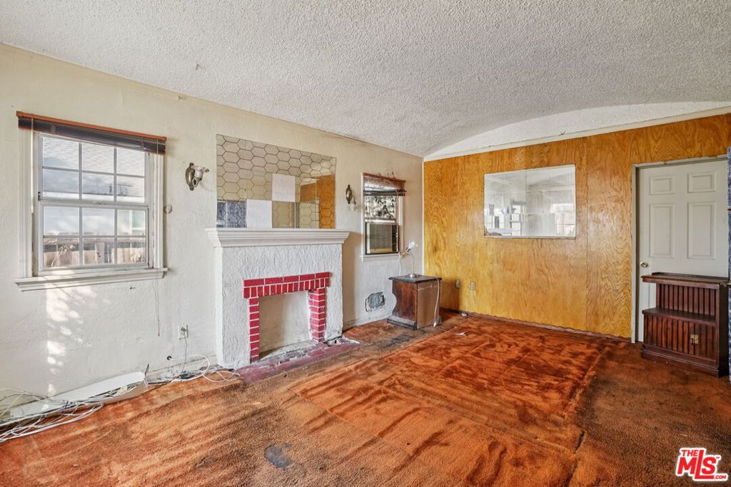 2037 W 64th Street