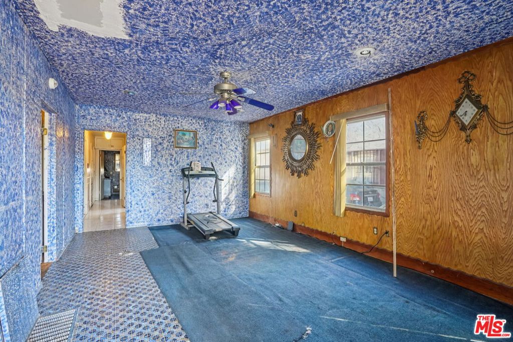 2037 W 64th Street