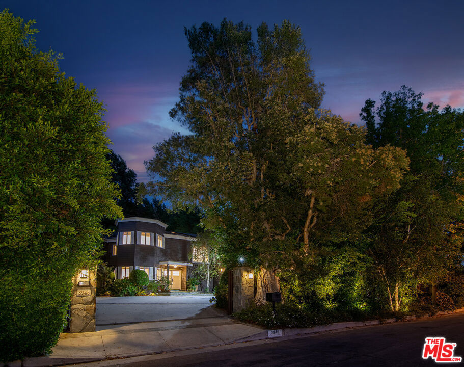 Properties 3 3946 Stone Canyon Avenue