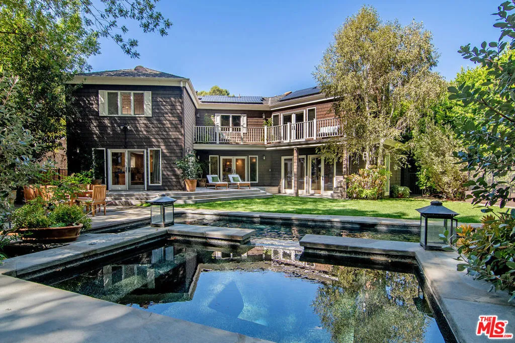 Sherman Oaks, California 91403, United States, 6 Bedrooms Bedrooms, ,5 BathroomsBathrooms,Residential,Active,217154