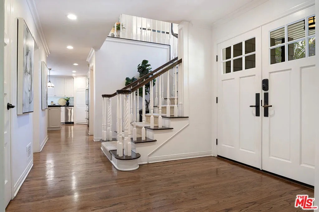 Sherman Oaks, California 91403, United States, 6 Bedrooms Bedrooms, ,5 BathroomsBathrooms,Residential,Active,217154