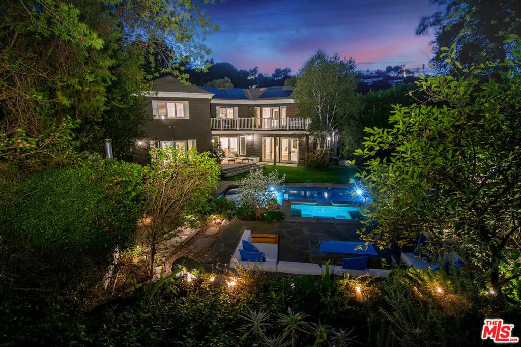 Sherman Oaks, California 91403, United States, 6 Bedrooms Bedrooms, ,5 BathroomsBathrooms,Residential,Active,217154